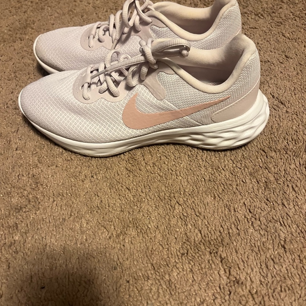 Nike Women's Light Pink Sneakers